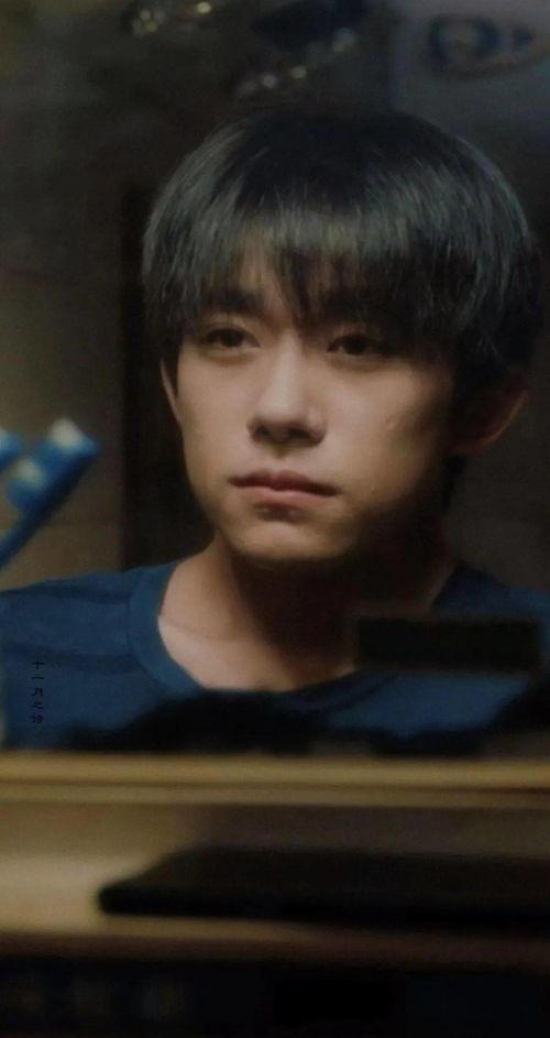 易烊千玺默默吃瓜爆料视频,揭秘娱乐圈不为人知的一面  第2张